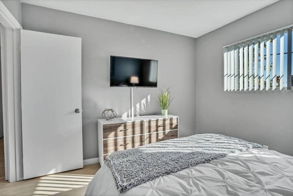 Northpark-businesstraveler-pets-2bed-w D-kitchen Apartment San Diego